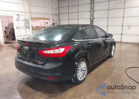 2014 Ford Focus Titanium из США, поврежденный, VIN 1FADP3J27EL148933